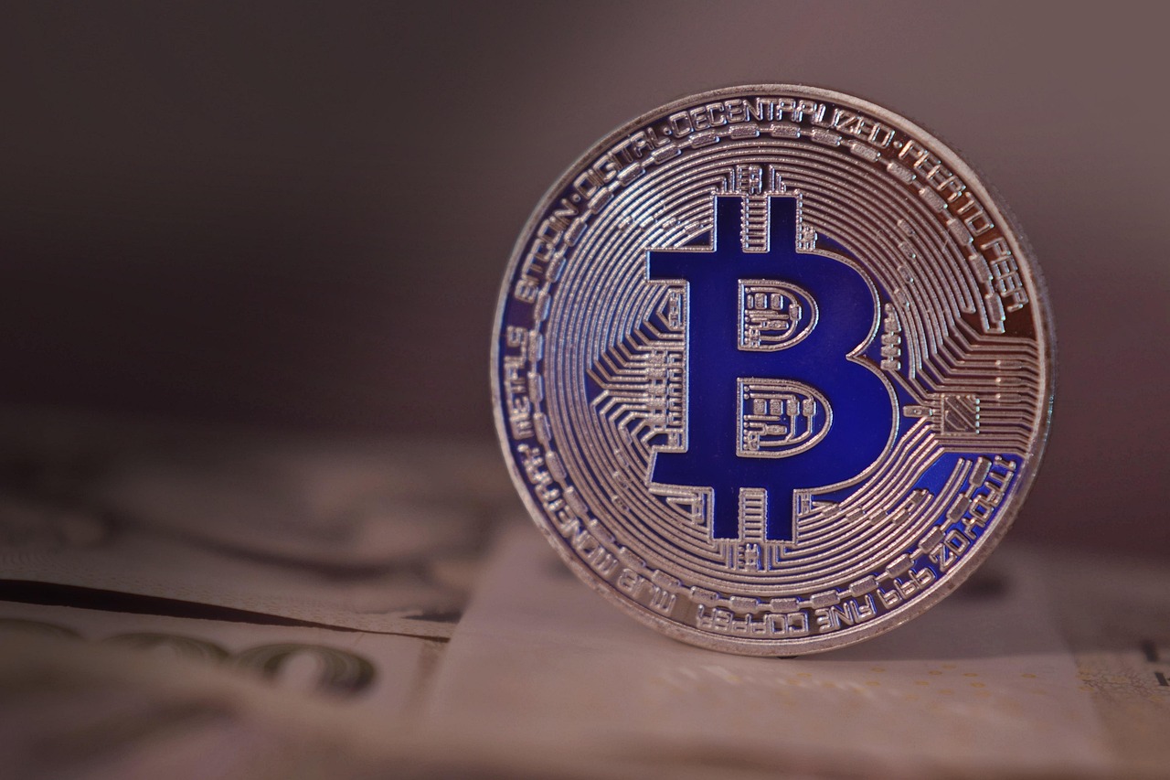 黄金再飙新高！数据：比特币通常在100~150天内跟进拉涨